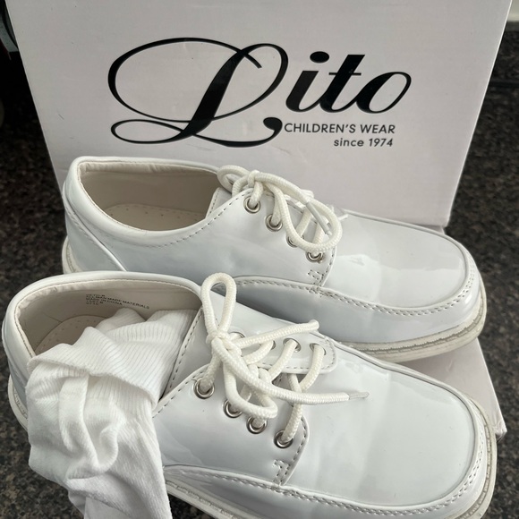 Boys size two Holy Communion shoes w/socks $20 - Picture 2 of 3